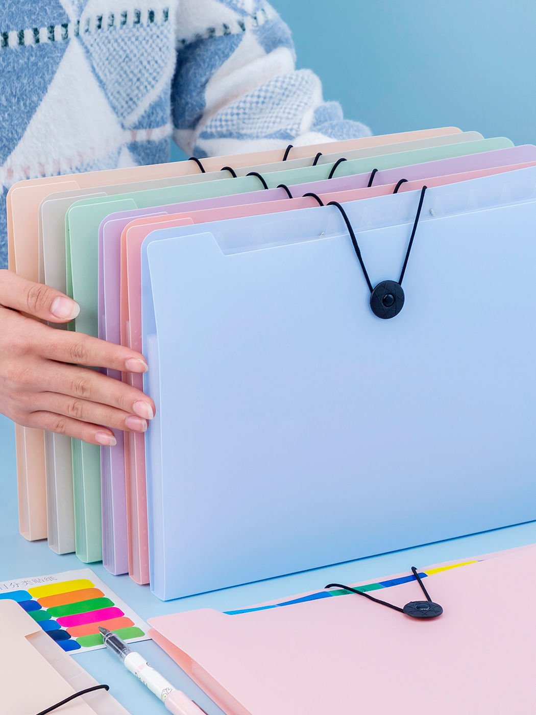 1 student file folder with cut - Tech Accessories Organizer reseña y precio